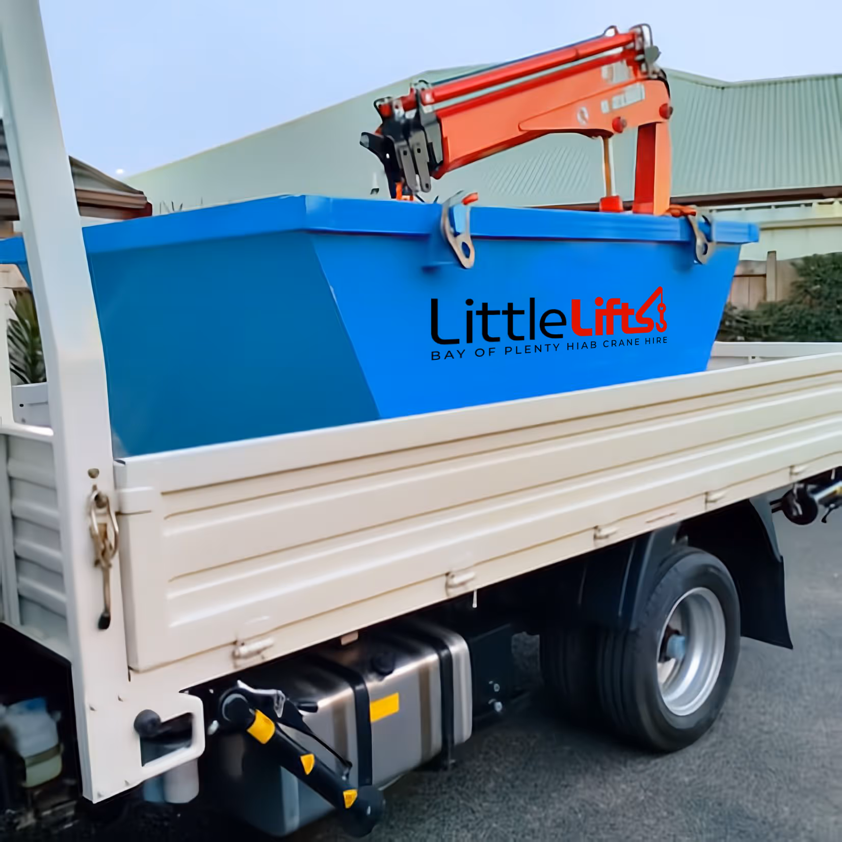 Little Lifts Mini skips papamoa truck